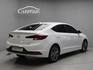 HYUNDAI Avante - Vista 8