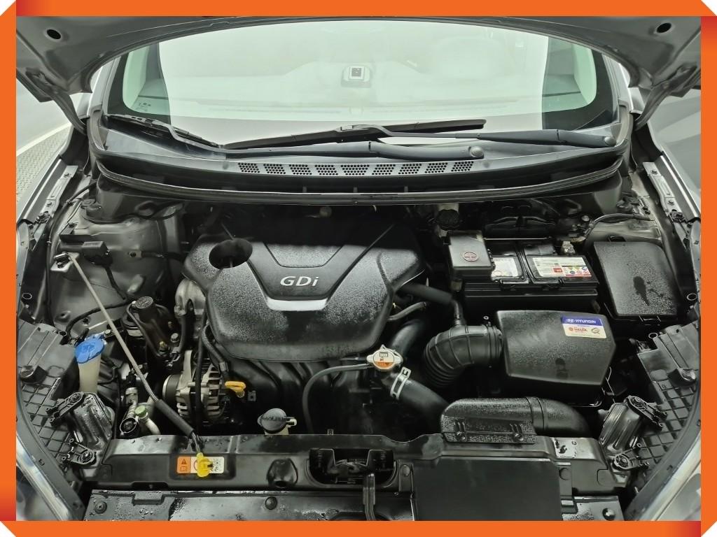 HYUNDAI Avante - Vista 7