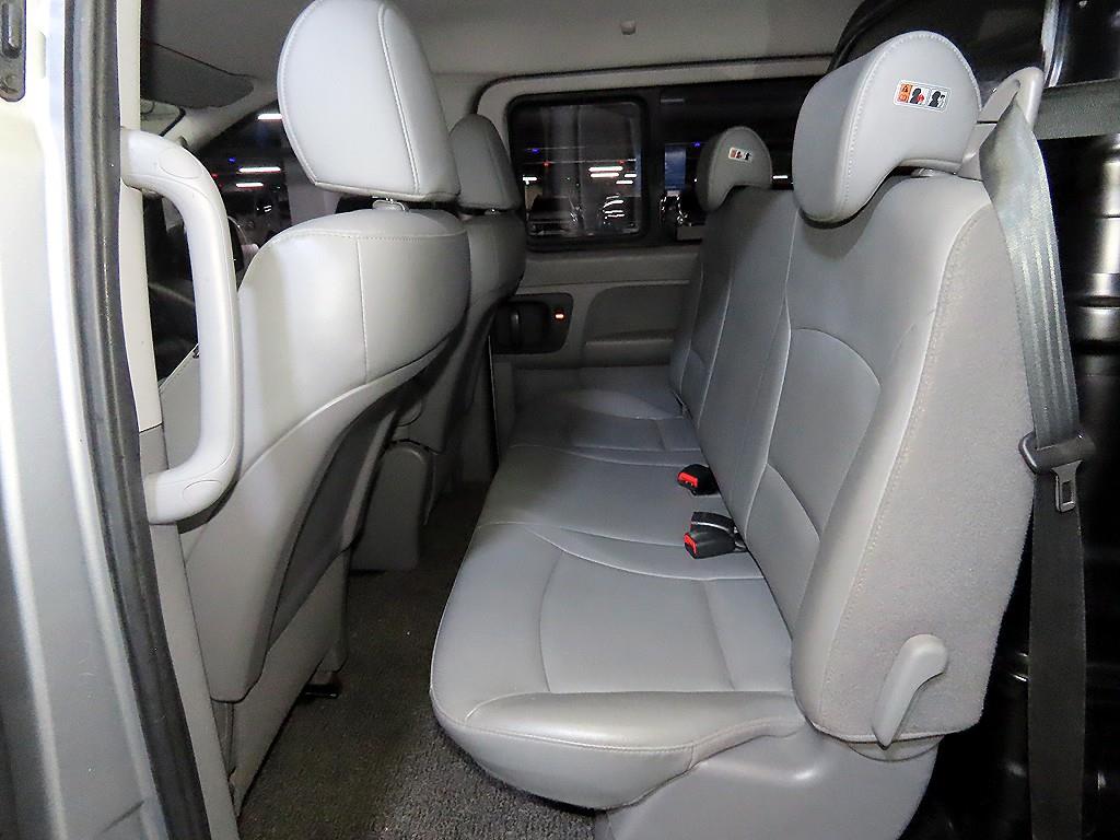 HYUNDAI Starex - Vista 7