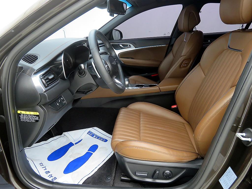 Genesis G70 - Vista 6