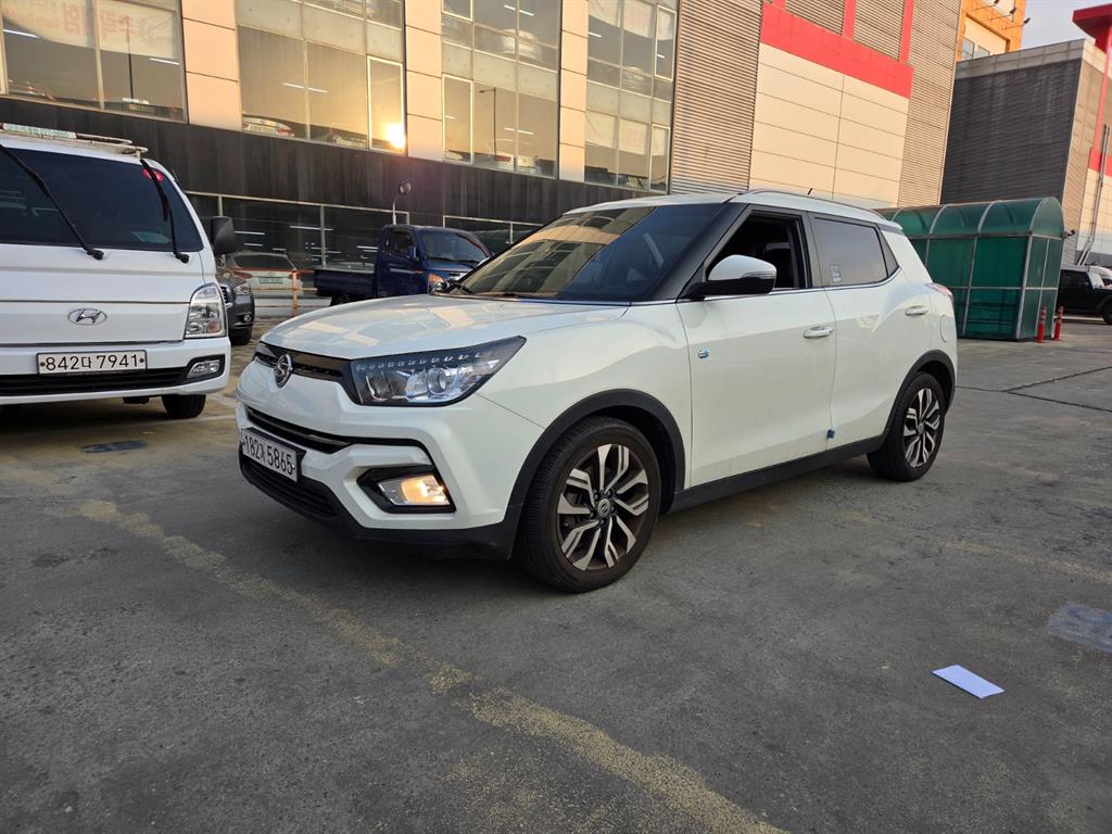 Ssangyong Tivoli 2018 Blanco - Importación desde Corea - HF Imports Iquique - Foto 1