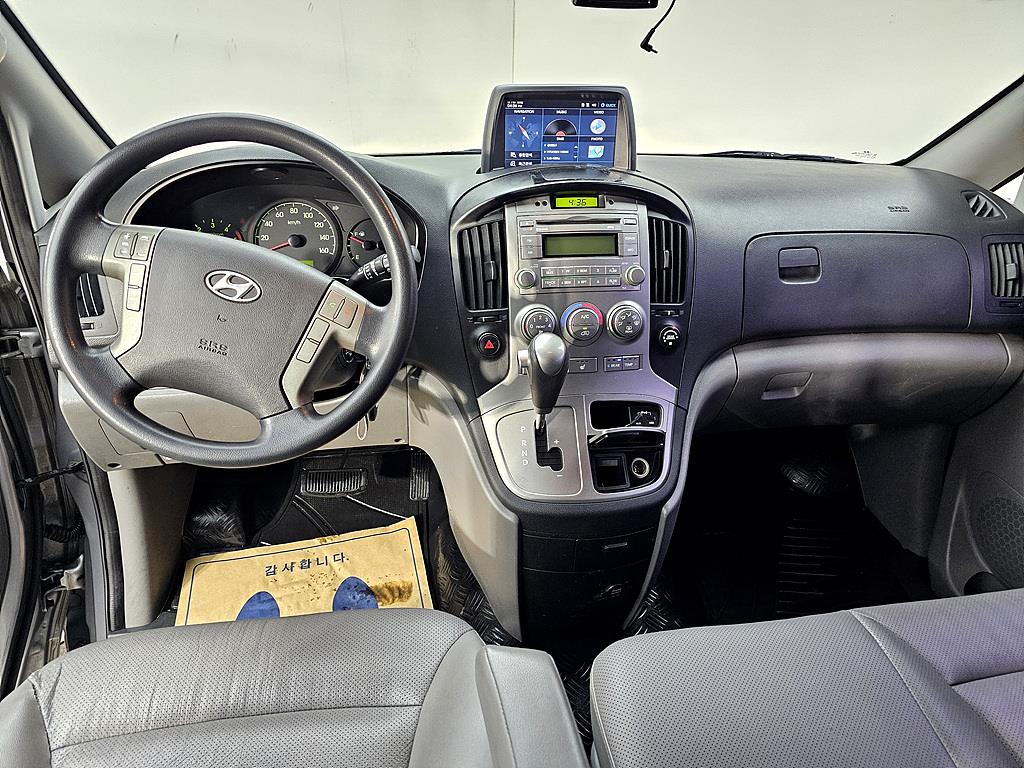 HYUNDAI Starex - Vista 5