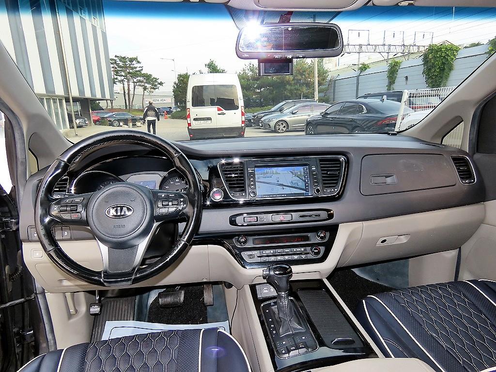 KIA Carnival - Vista 8