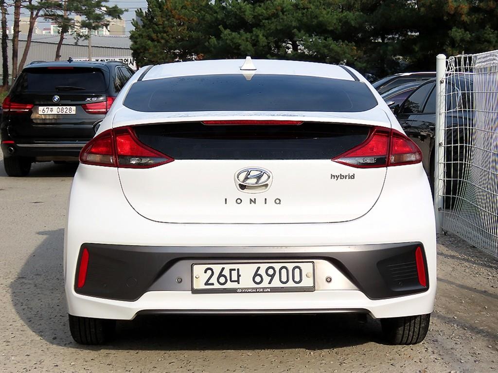 HYUNDAI Ioniq - Vista 4