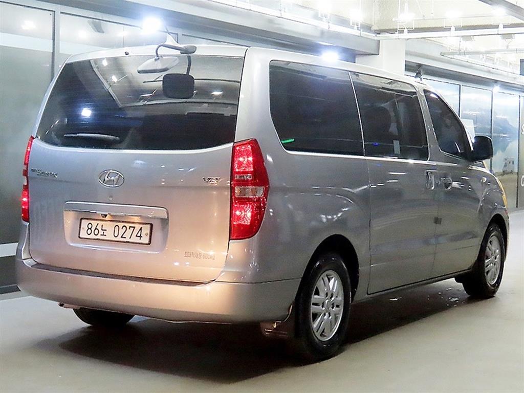 HYUNDAI Starex - Vista 4