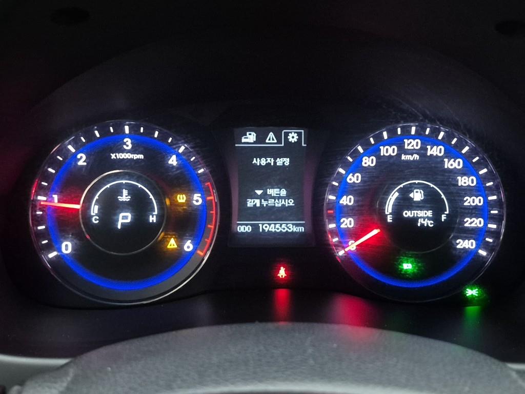 HYUNDAI i40 - Vista 7