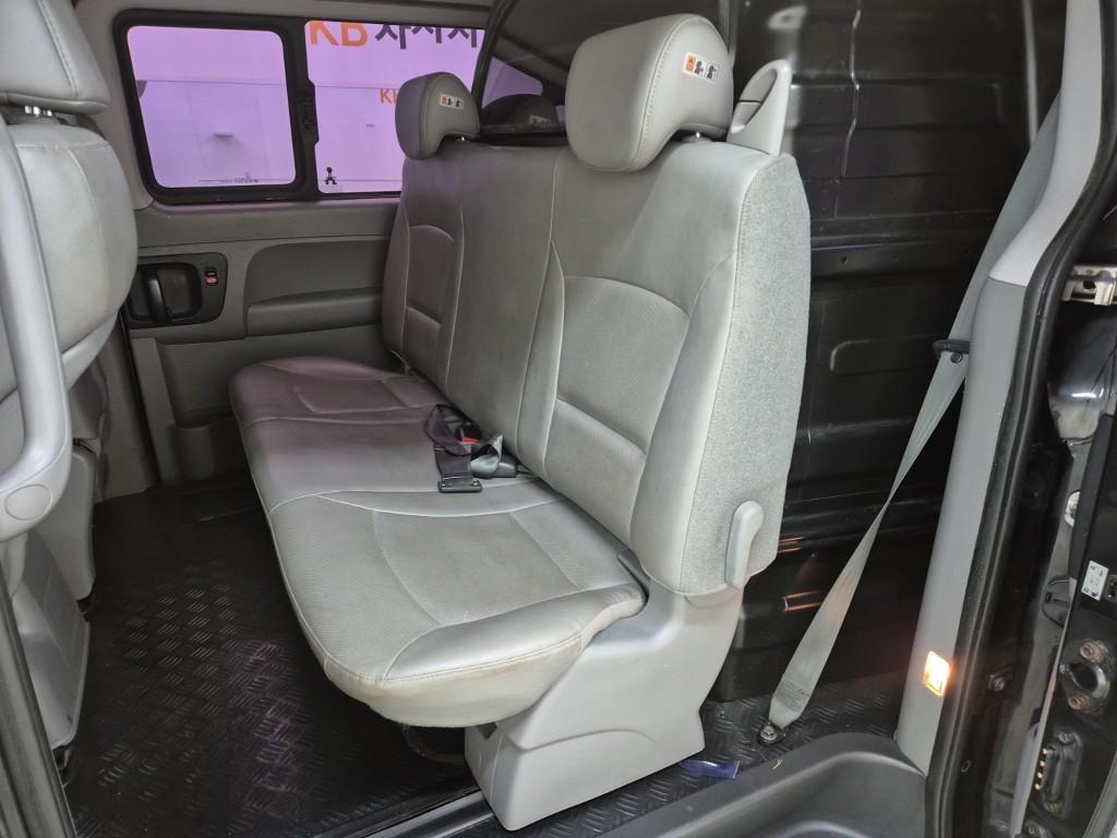 HYUNDAI Starex - Vista 12