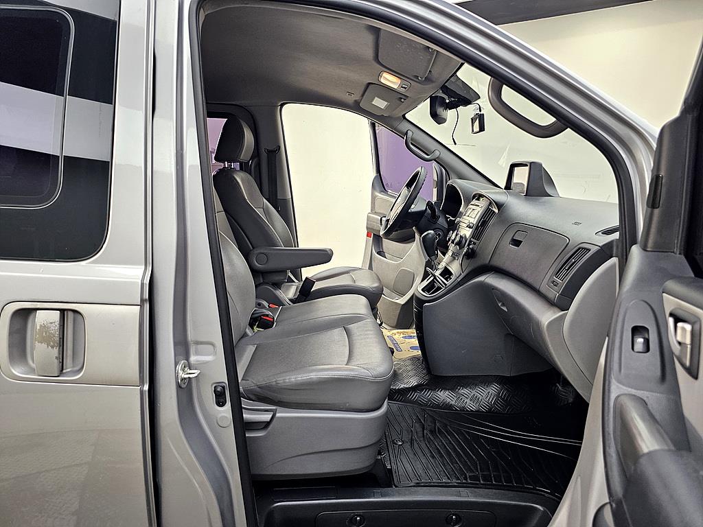 HYUNDAI Starex - Vista 11