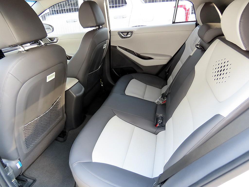 HYUNDAI Ioniq - Vista 6