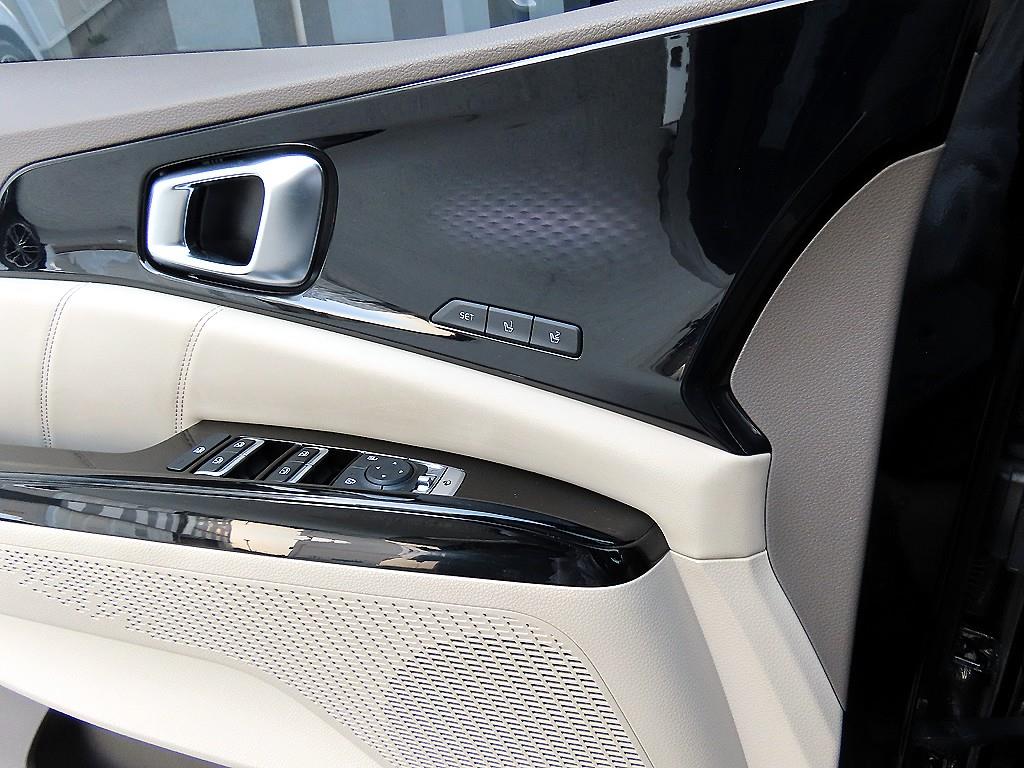 KIA Carnival - Vista 11