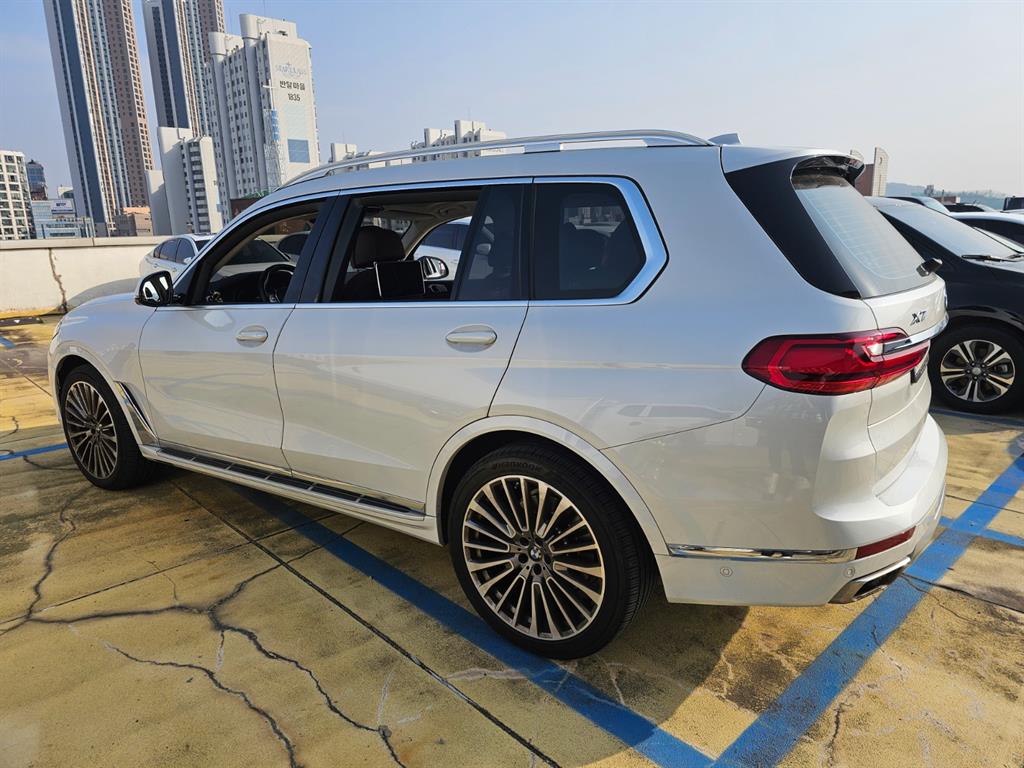 BMW X7 - Vista 3