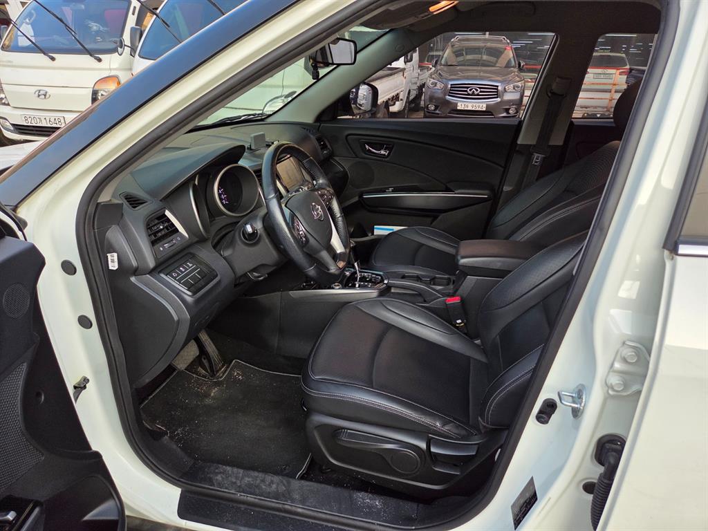 Ssangyong Tivoli - Vista 6