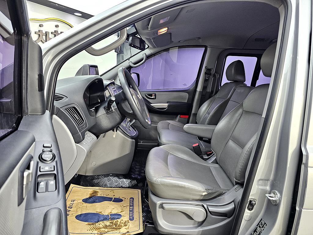 HYUNDAI Starex - Vista 8