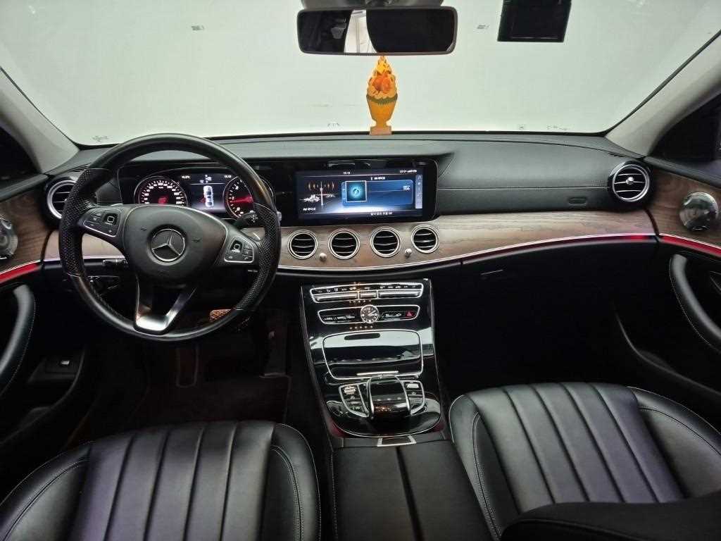 Mercedes Benz E class - Vista 7