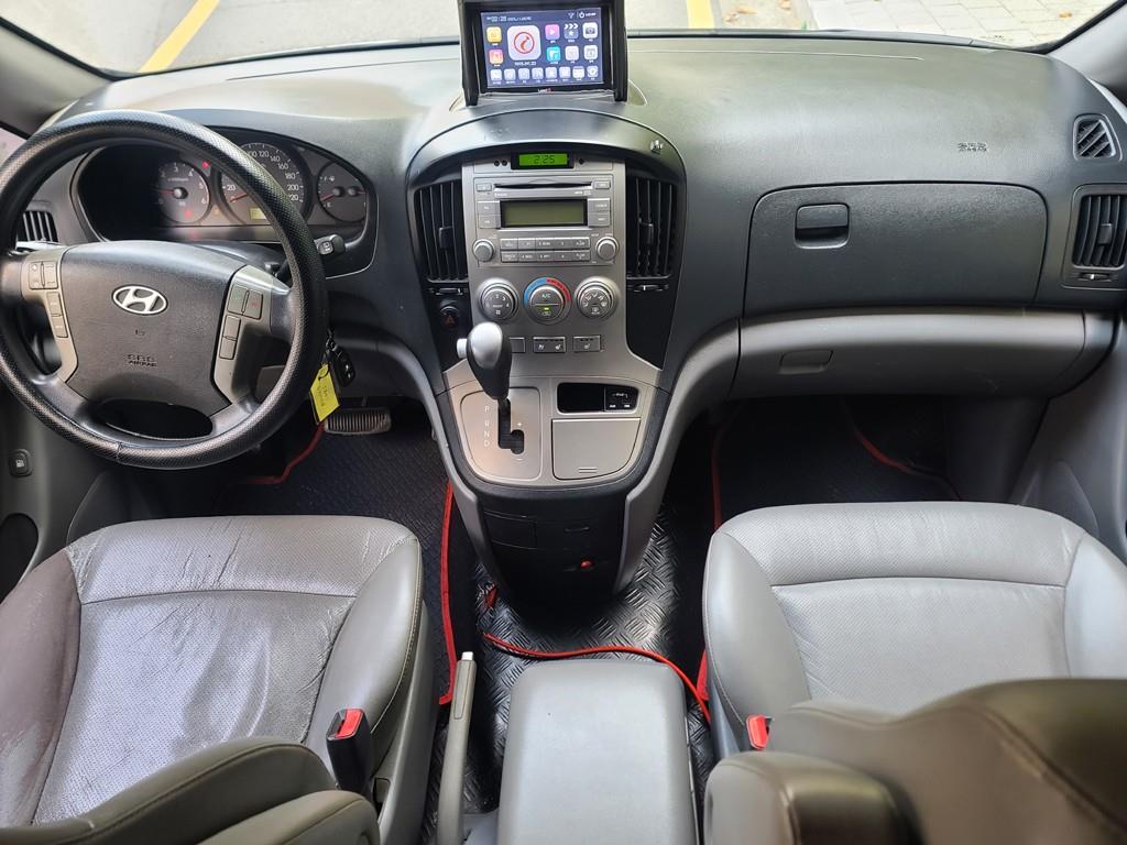 HYUNDAI Starex - Vista 9