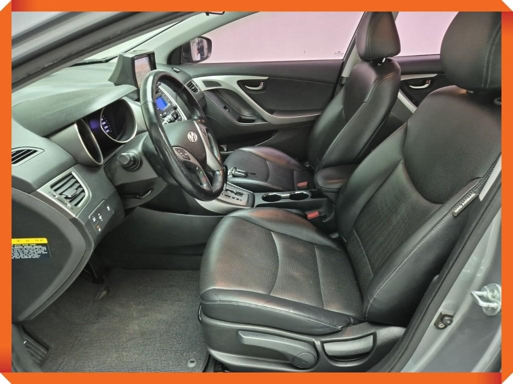 HYUNDAI Avante - Vista 9