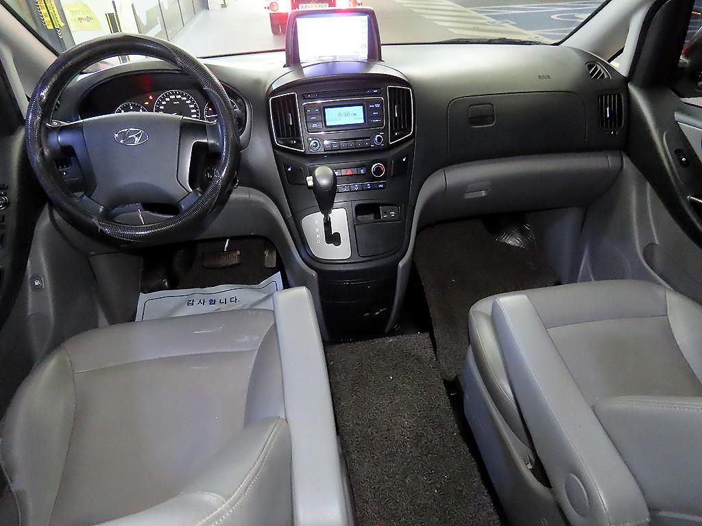 HYUNDAI Starex - Vista 10