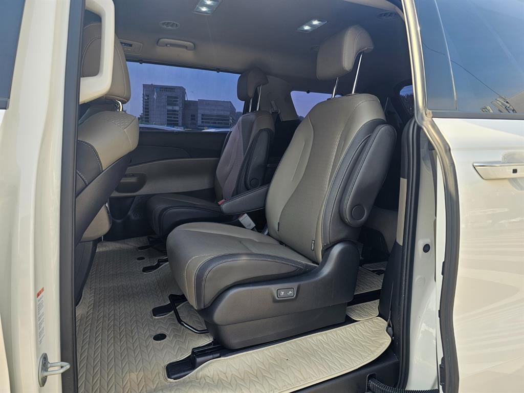 KIA Carnival - Vista 11