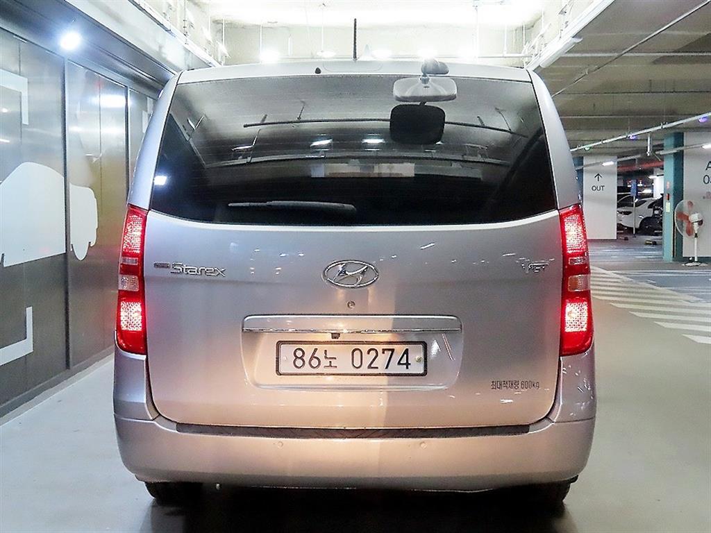 HYUNDAI Starex - Vista 5