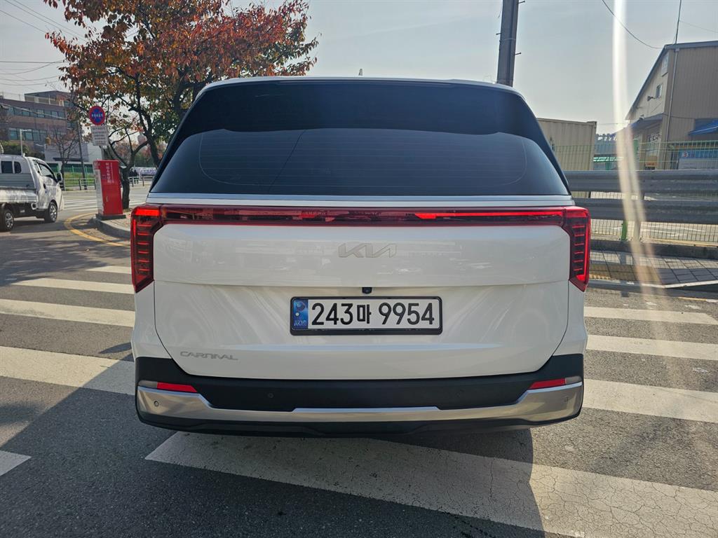 KIA Carnival - Vista 5