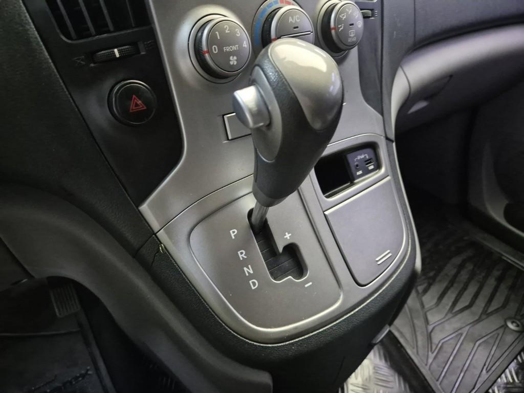 HYUNDAI Starex - Vista 8