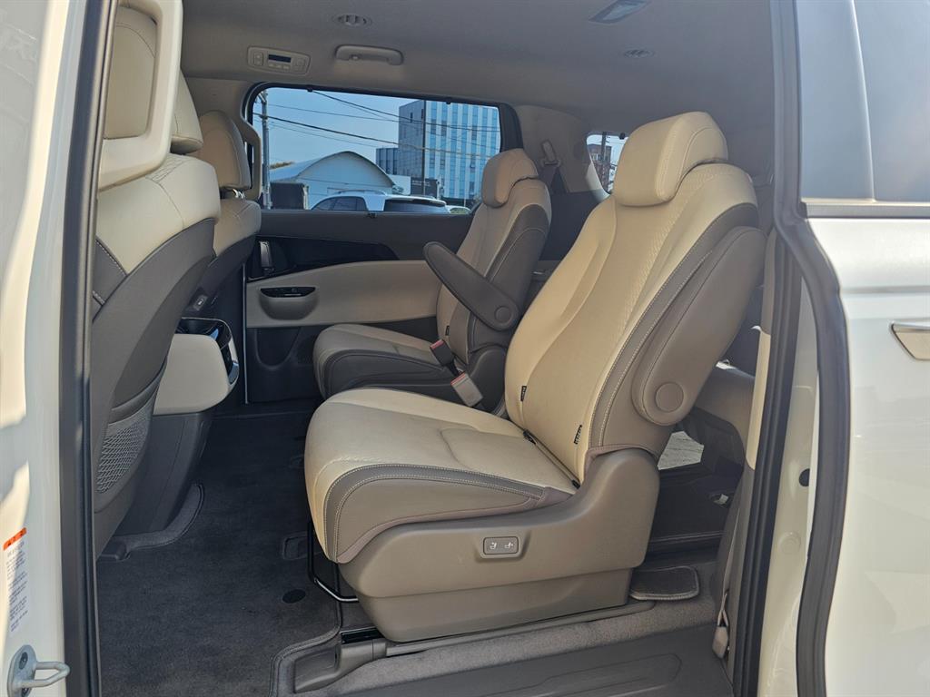 KIA Carnival - Vista 11