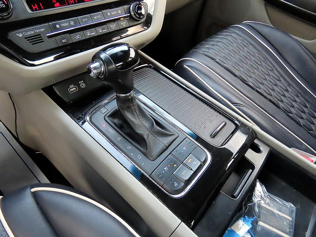 KIA Carnival - Vista 11