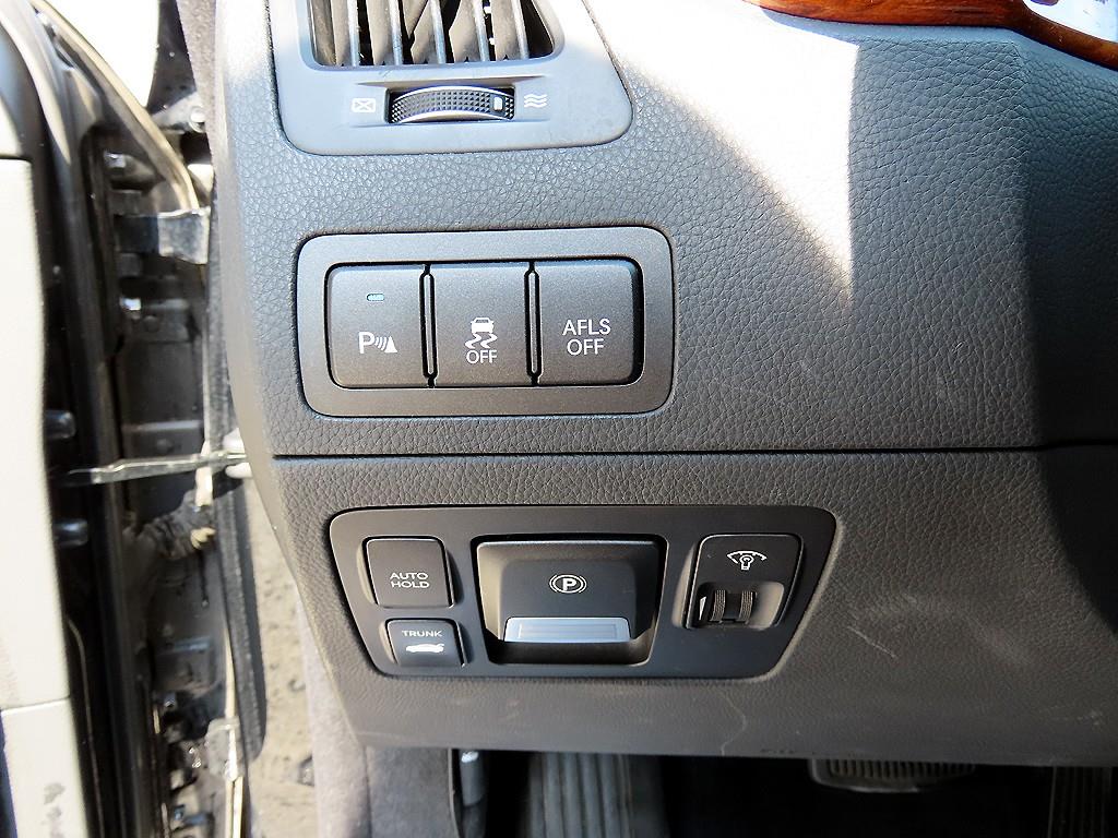 HYUNDAI Equus - Vista 12