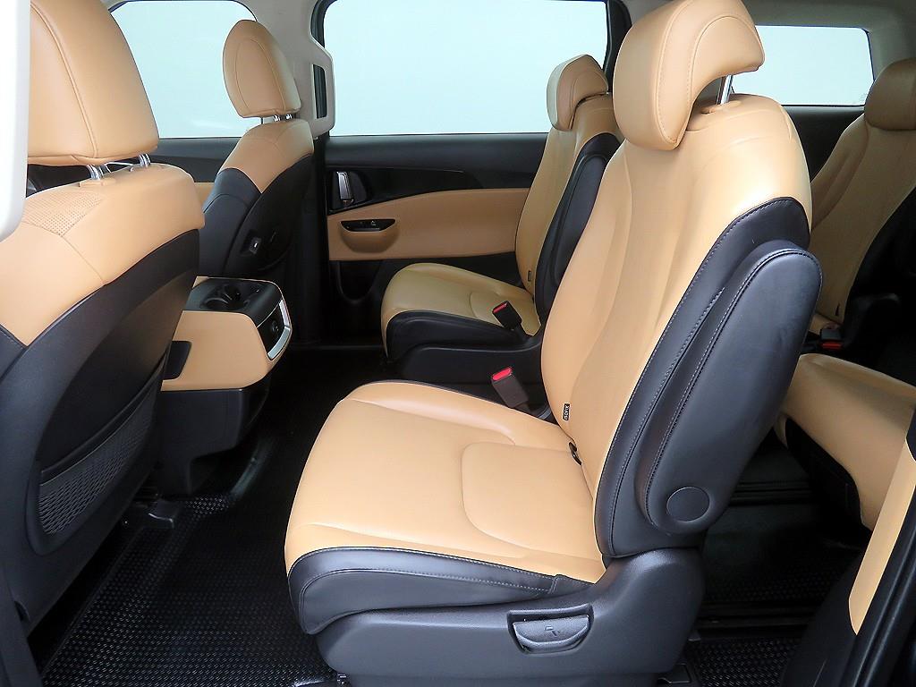 KIA Carnival - Vista 7