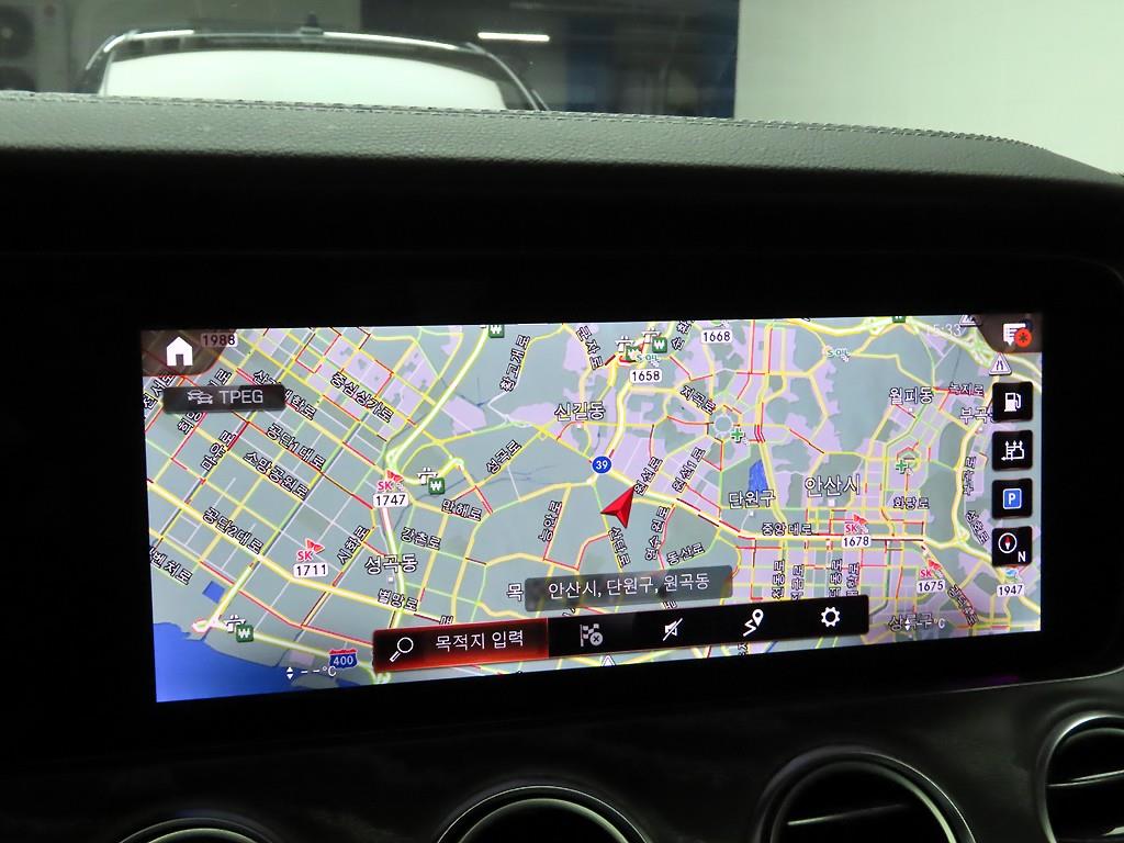 Mercedes Benz E class - Vista 8