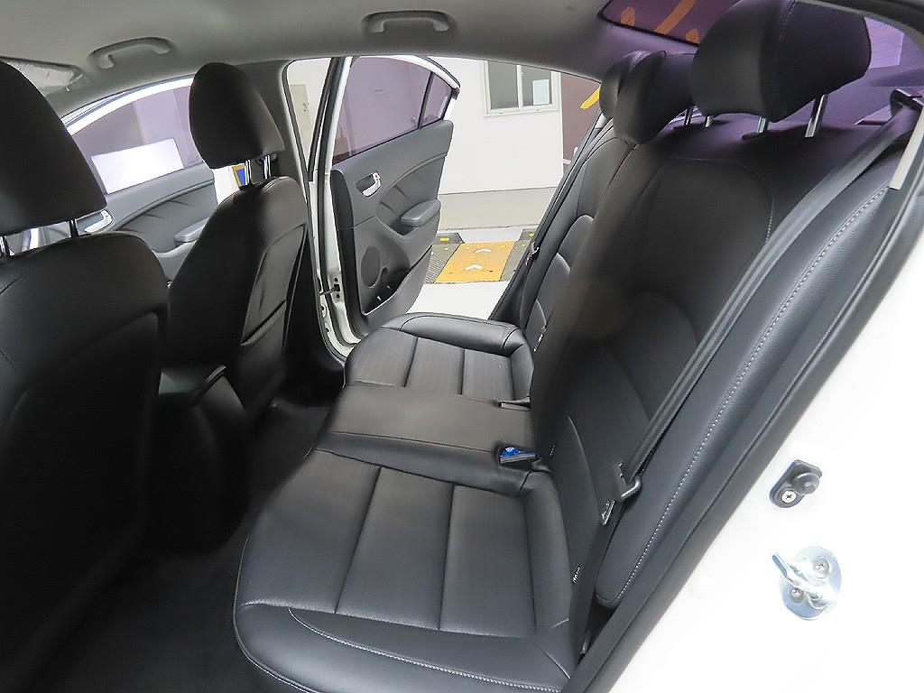 KIA K3 2016 Blanco - Importación desde Corea - HF Imports Iquique - Foto 9