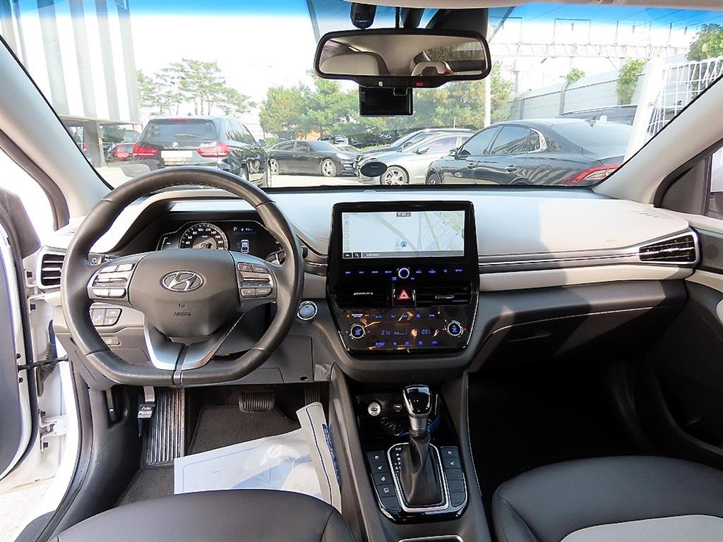HYUNDAI Ioniq - Vista 7