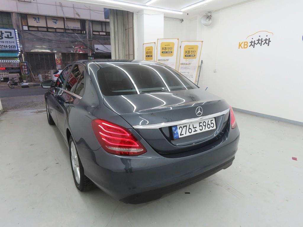 Mercedes Benz C Class - Vista 4