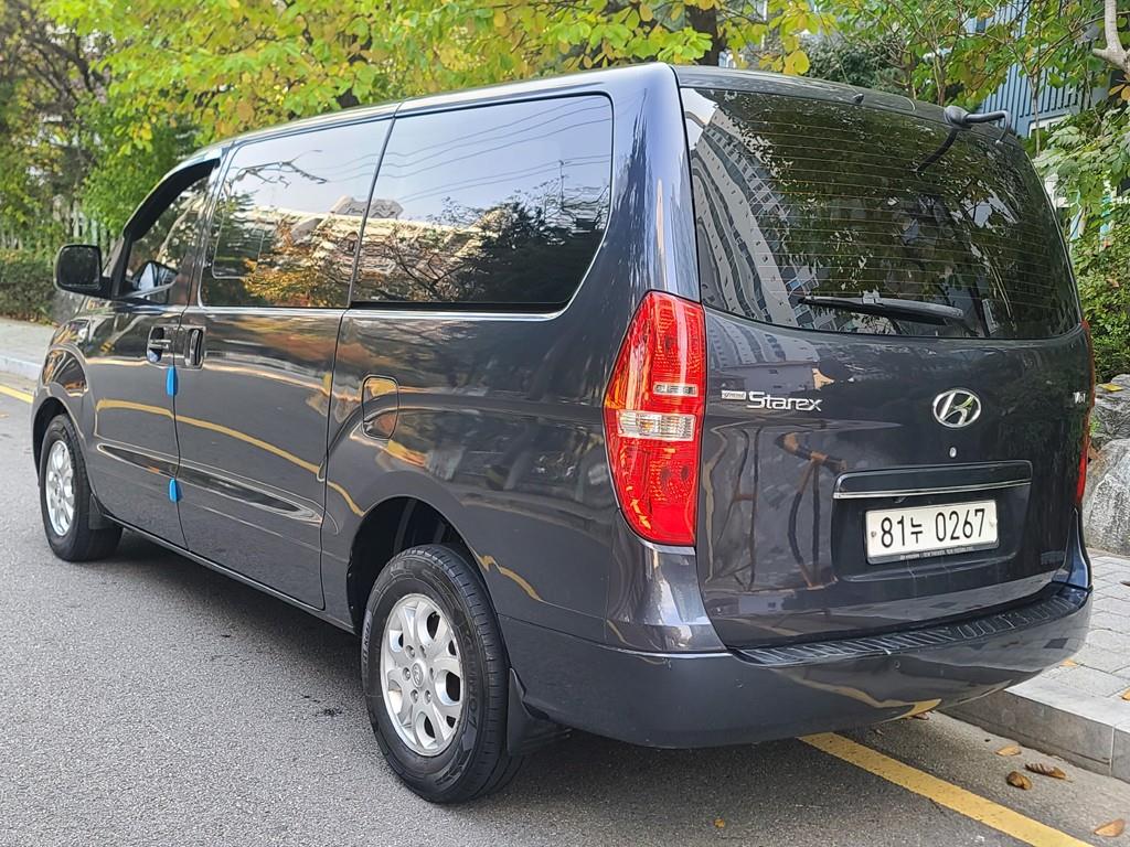HYUNDAI Starex - Vista 6