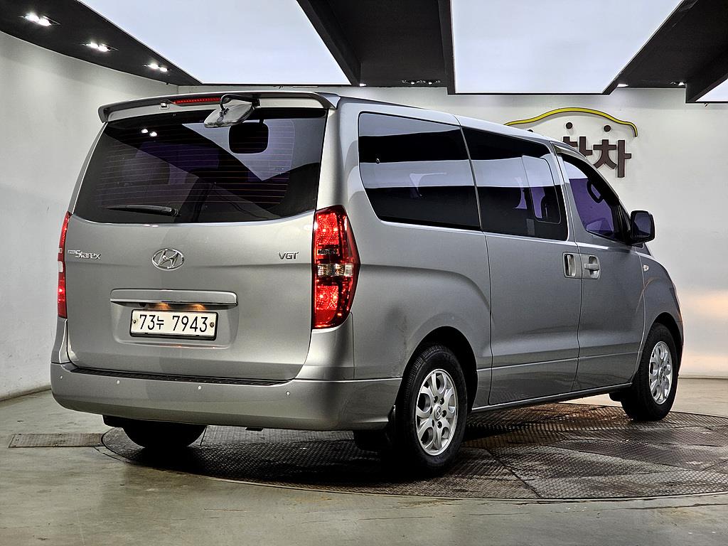 HYUNDAI Starex - Vista 4