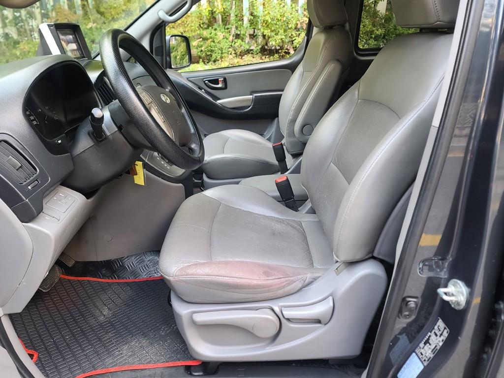 HYUNDAI Starex - Vista 7