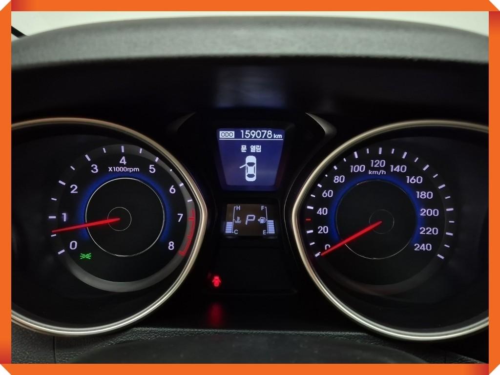 HYUNDAI Avante - Vista 6