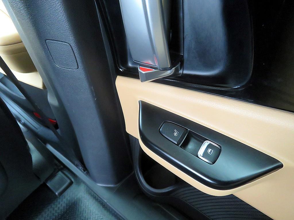 KIA Carnival - Vista 10