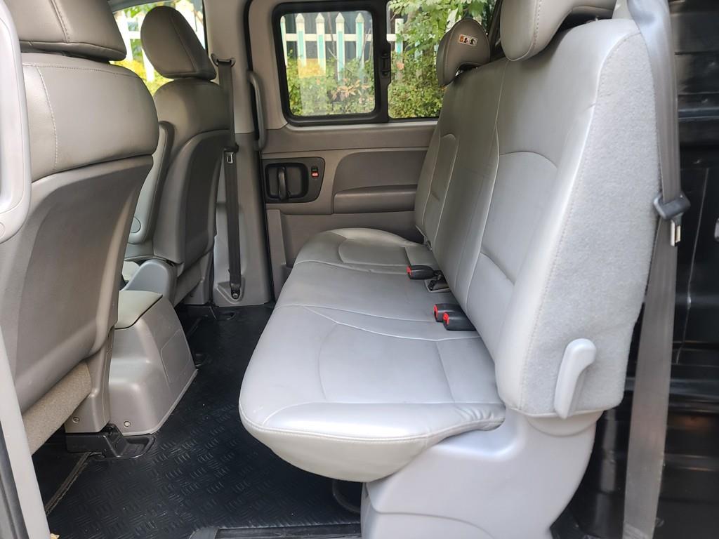 HYUNDAI Starex - Vista 8