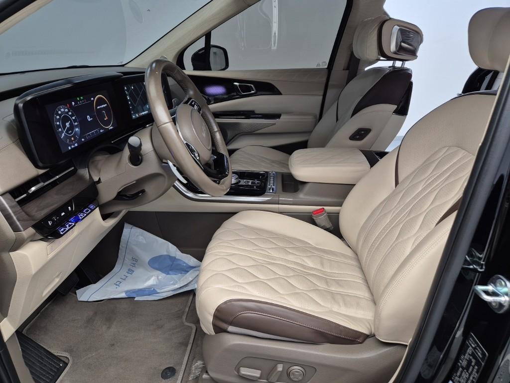 KIA Carnival - Vista 11