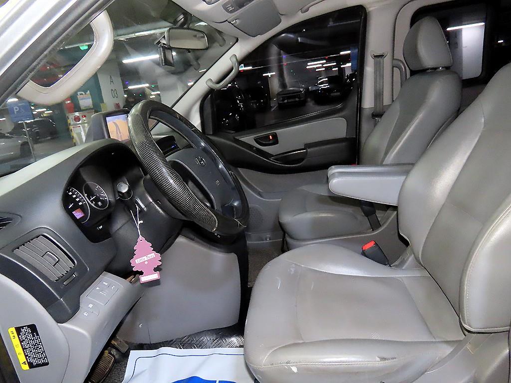 HYUNDAI Starex - Vista 6