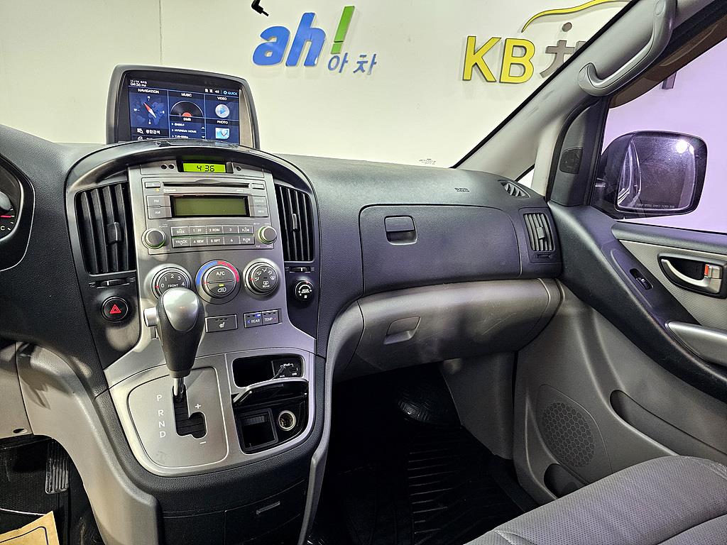 HYUNDAI Starex - Vista 10