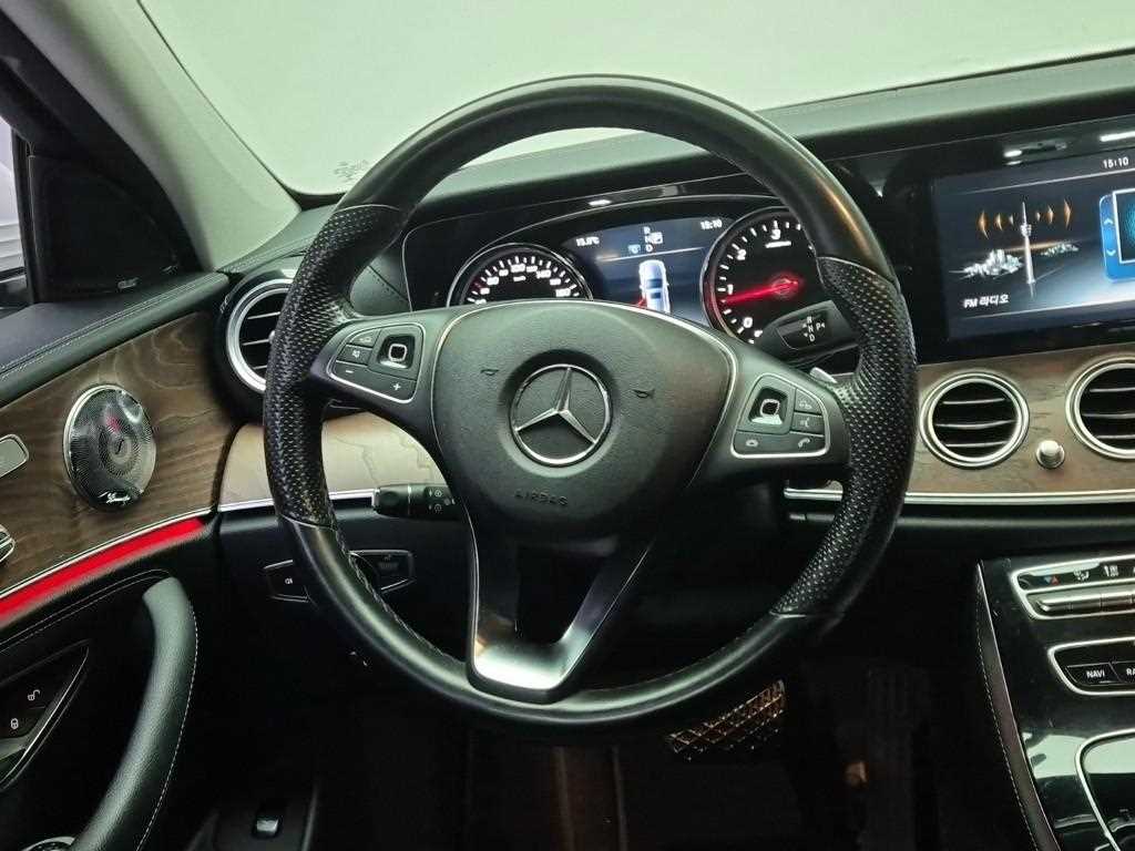 Mercedes Benz E class - Vista 9