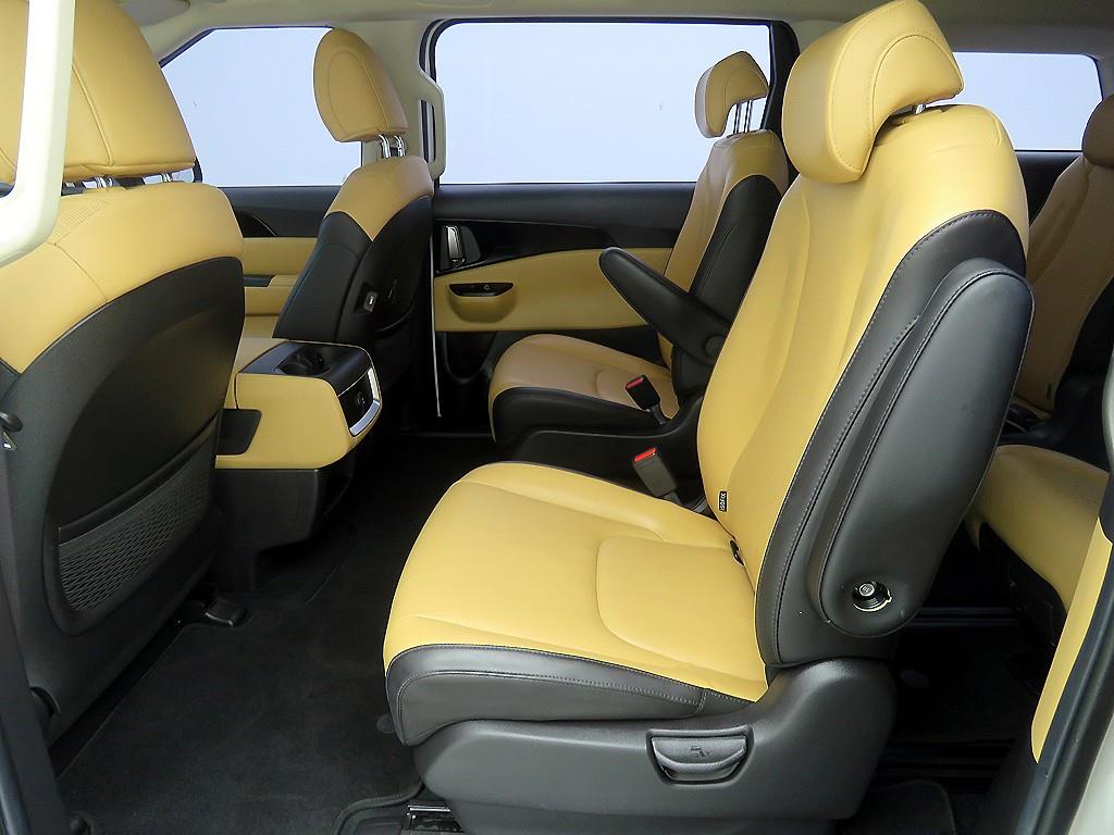 KIA Carnival - Vista 7