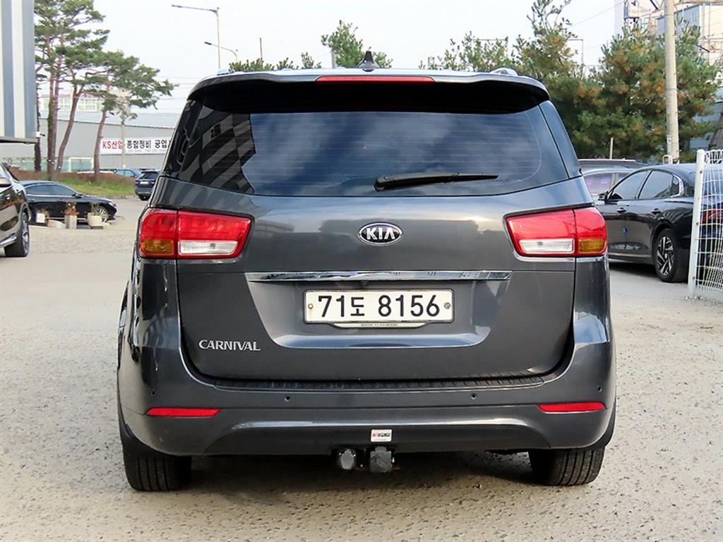 KIA Carnival - Vista 4