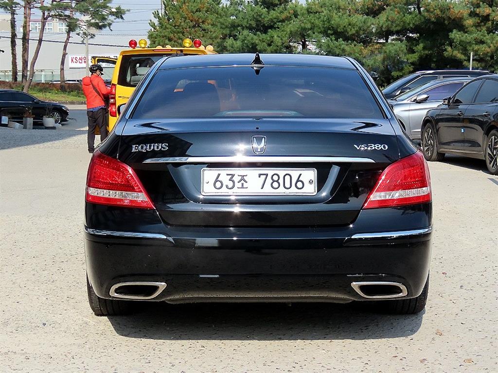 HYUNDAI Equus - Vista 4