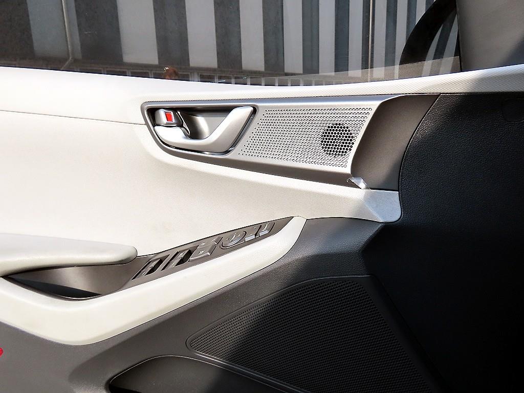 HYUNDAI Ioniq - Vista 11