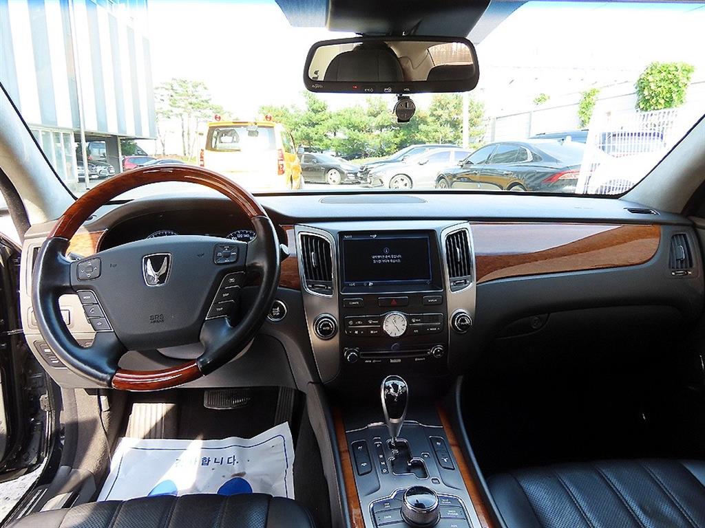 HYUNDAI Equus - Vista 7