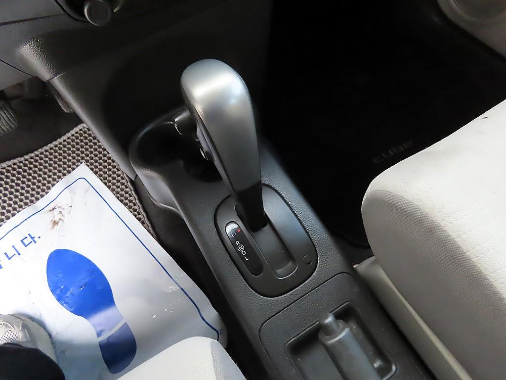 Nissan Cube - Vista 10