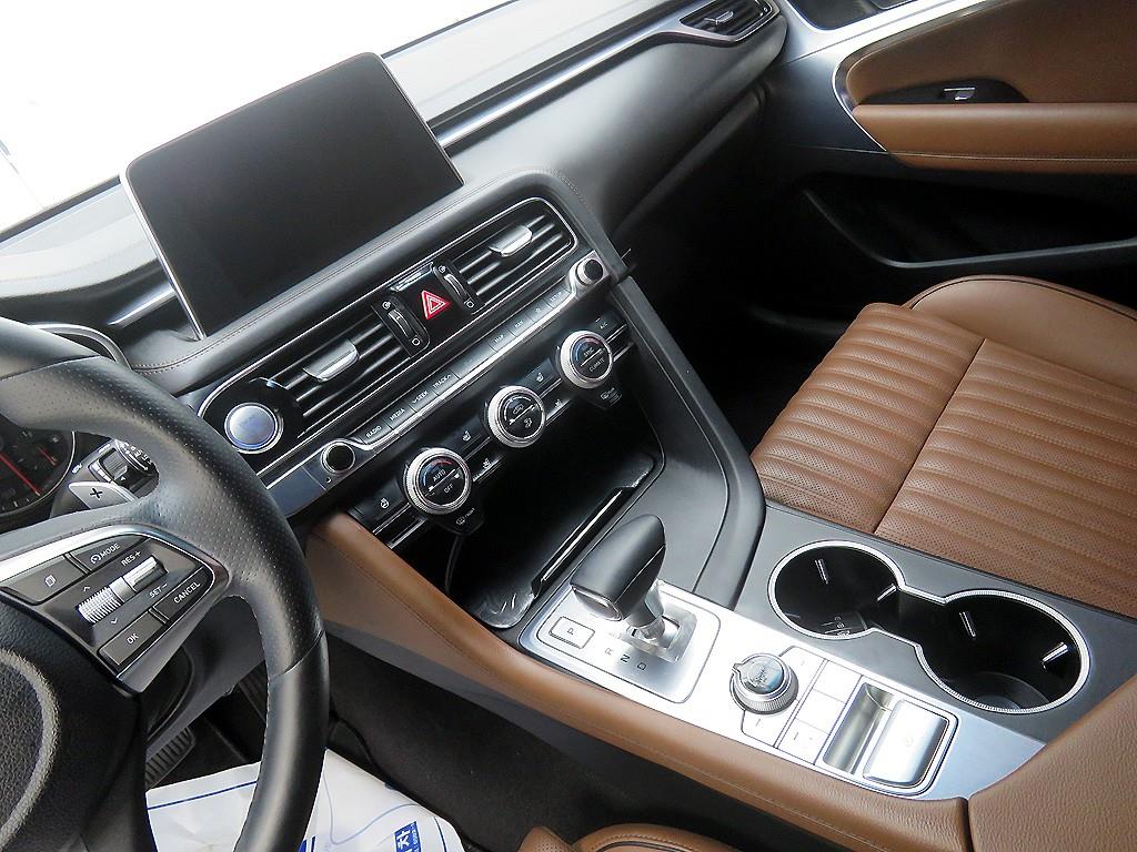 Genesis G70 - Vista 11